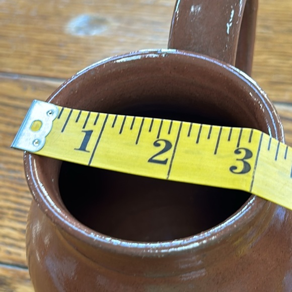 Brown artist created pottery mug. Artist signed Hutchins. Great condition. - Picture 6 of 7